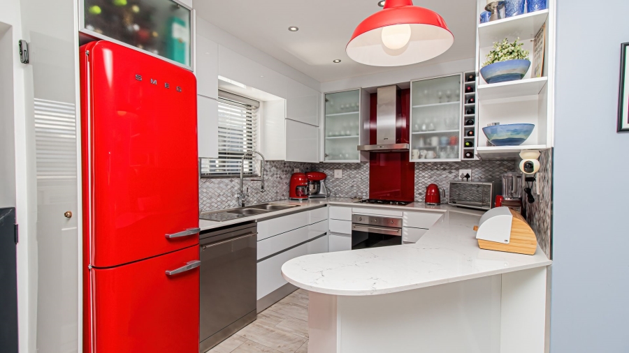 4 Bedroom Property for Sale in Beachfront Western Cape